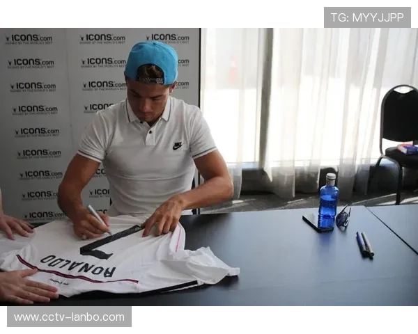 足球收藏热潮涌现 复古球衣价格飙升成投资新宠