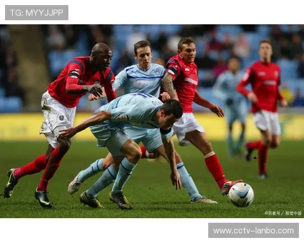 斯托克城0-1考文垂，裴俊浩射门被扑